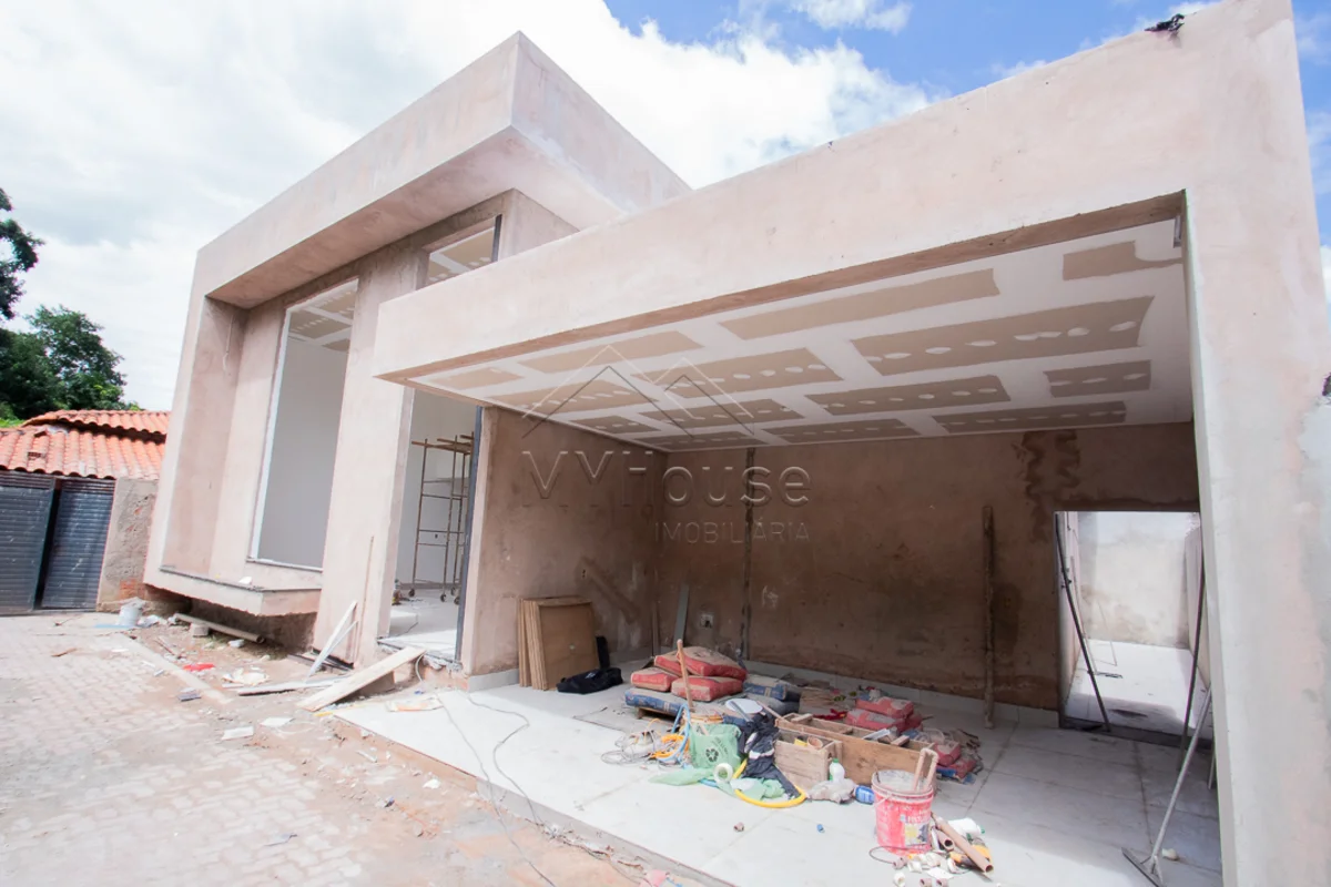 Casa à venda em Vicente Pires, localizada na Colônia Agrícola Samambaia, em cond...