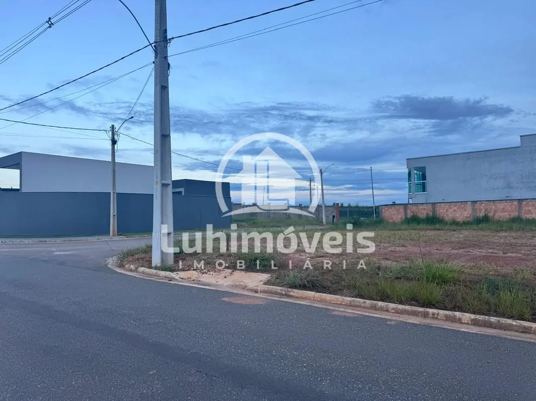 LOTE QUITADO EM CONDOMÍNIO BRISAS DO VALE COMPOSTO POR:2 churrasqueiras com banh...