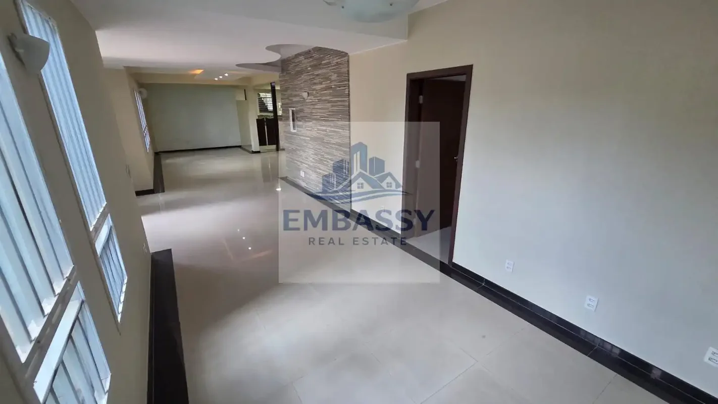 Descubra um sobrado confortável e prático no Condomínio Solar de Brasília, local...