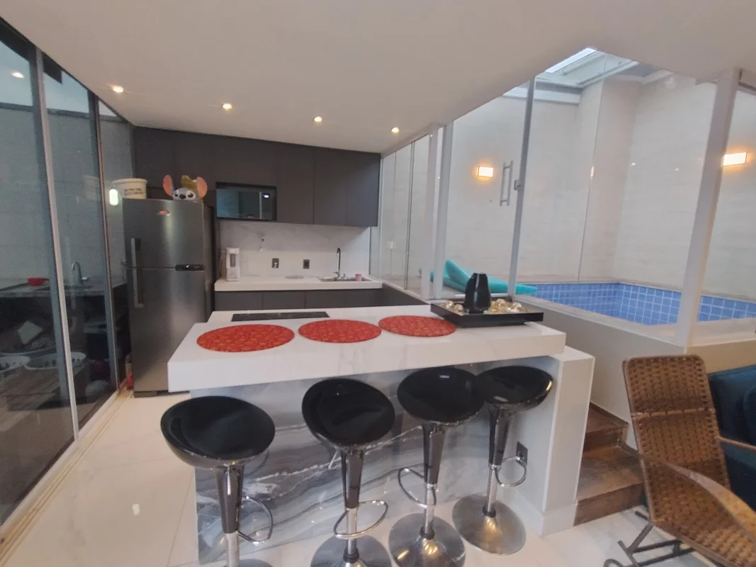  Cobertura 2 quartos com 94m- Churrasqueira - Piscina aquecida (solar e elétrica...