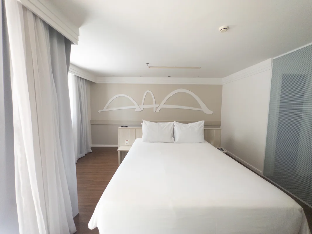 Vendo flat em excelente posição e andar em região central da asa norte. Condomín...