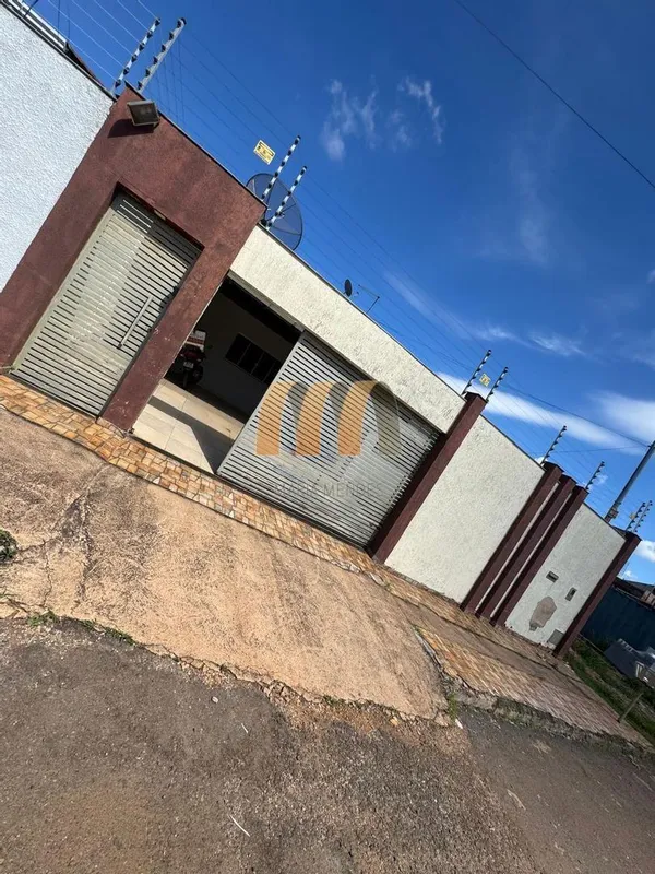 03 quartos, sendo 01 suíte, sala, capa, cozinha com armário, banheiro social, ár...