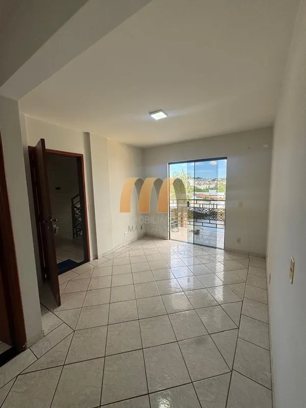 03 quartos, sendo 01 suíte, banheiro social, sala, cozinha, área de serviço e 01...