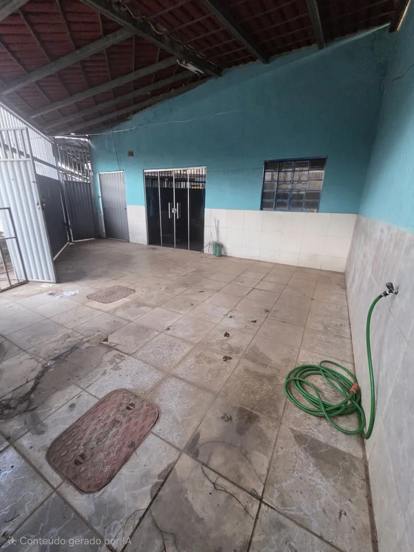 Casa de 3 quartos2 vagas de garagem Sala de tvcorredor lateralCozinha com 2 ambi...