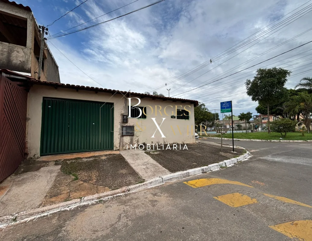 Casa à venda na QR 519 SamambaiaLocalizada em uma quadra tradicional de Samambai...