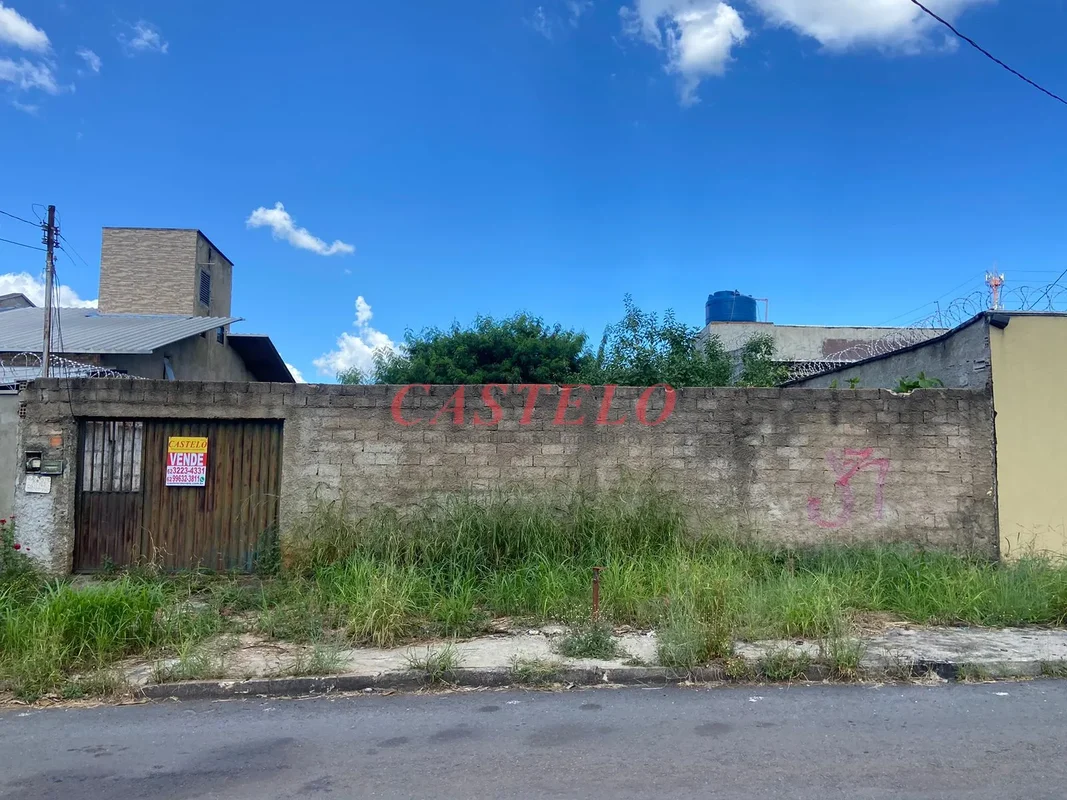Área terreno 377 m² Totalmente murado (C) 20/04/26