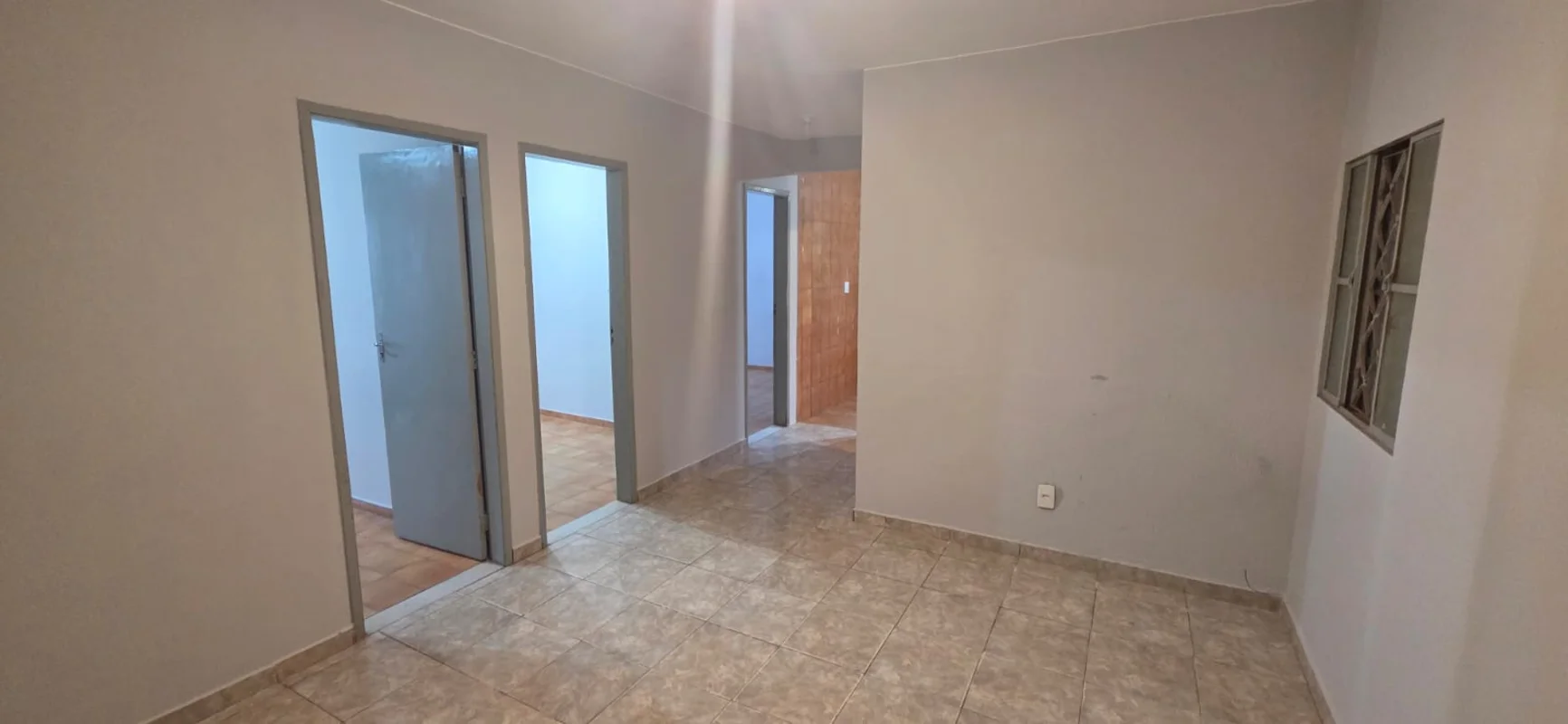Escritório Imobiliário Ney Linhares aluga:Um apartamento na quadra 07 setor lest...