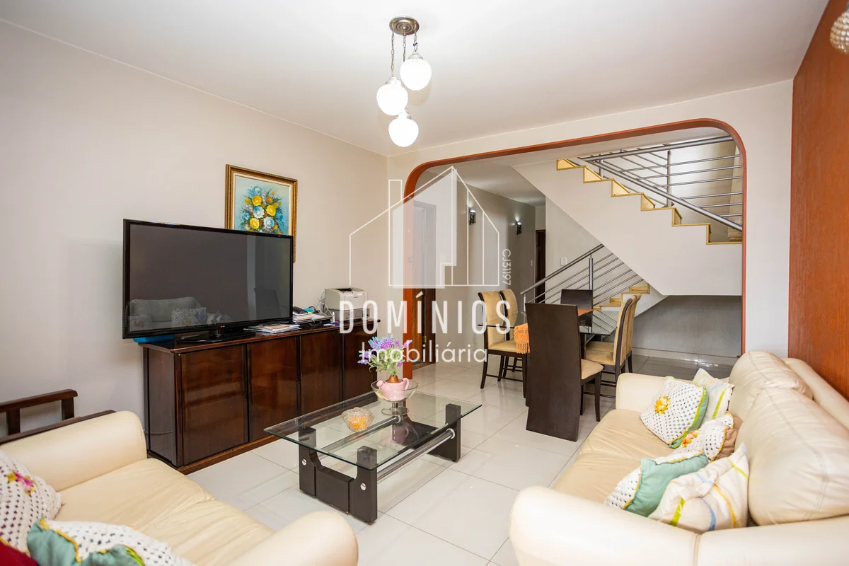 Espaçosa casa nascente com 5 quartos e excelente iluminação natural.Se você busc...