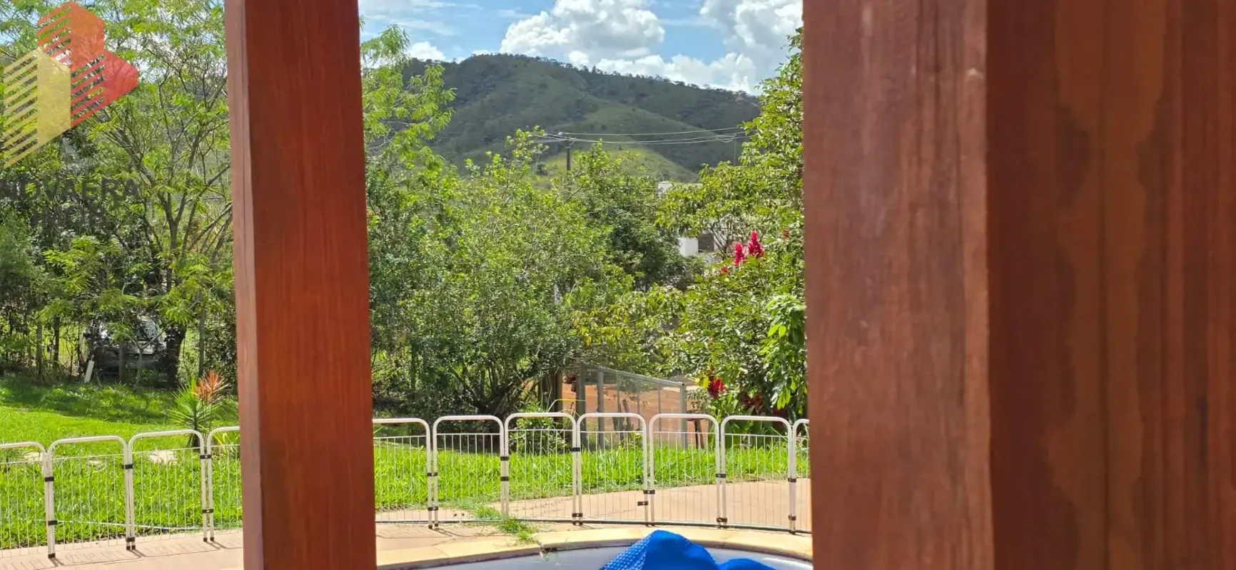 Aluguel no Condomínio Solar da Serra. Casa mobiliada, em posição nascente, com u...