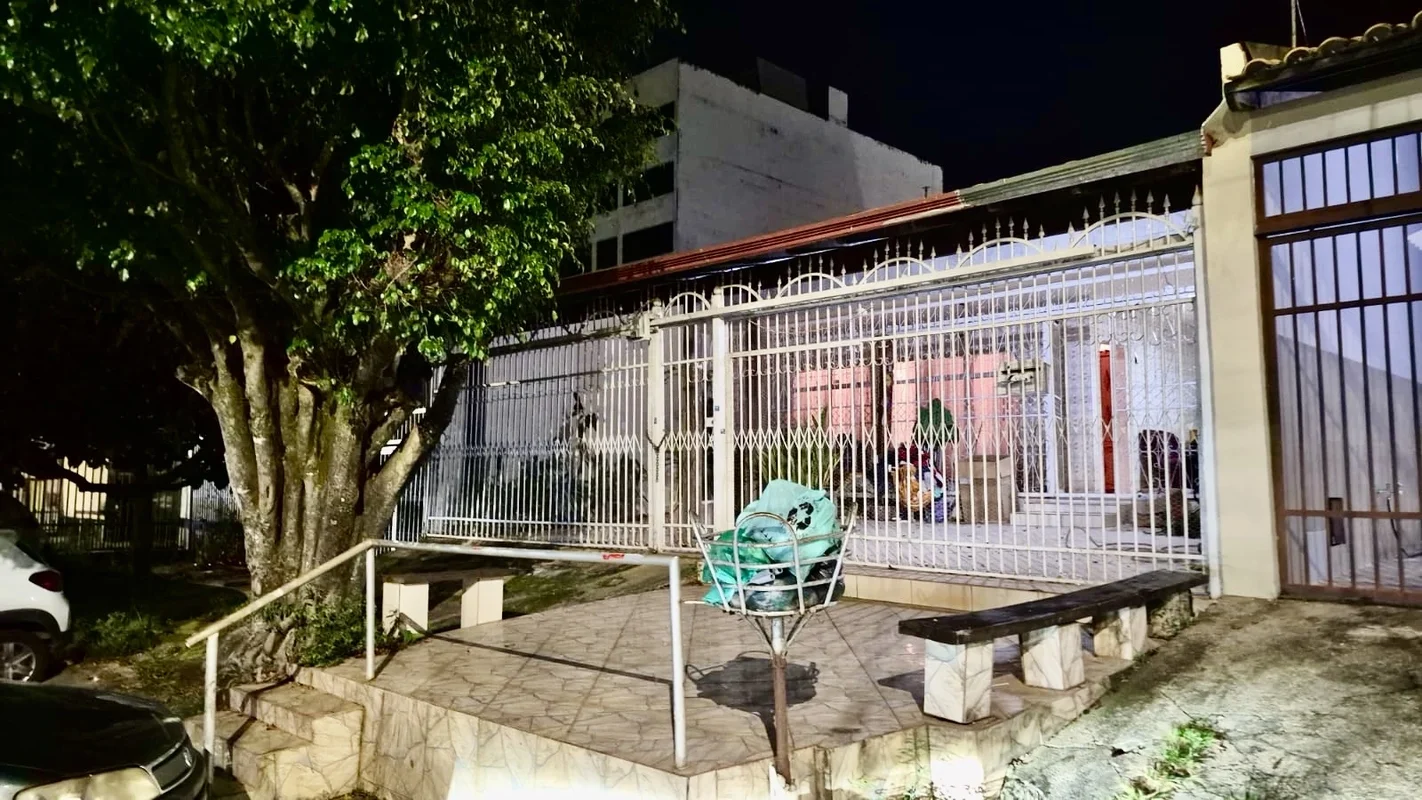 Casa à venda na QSD 20 – Taguatinga Sul | 3 Quartos | Lote Amplo | Com Casa de F...