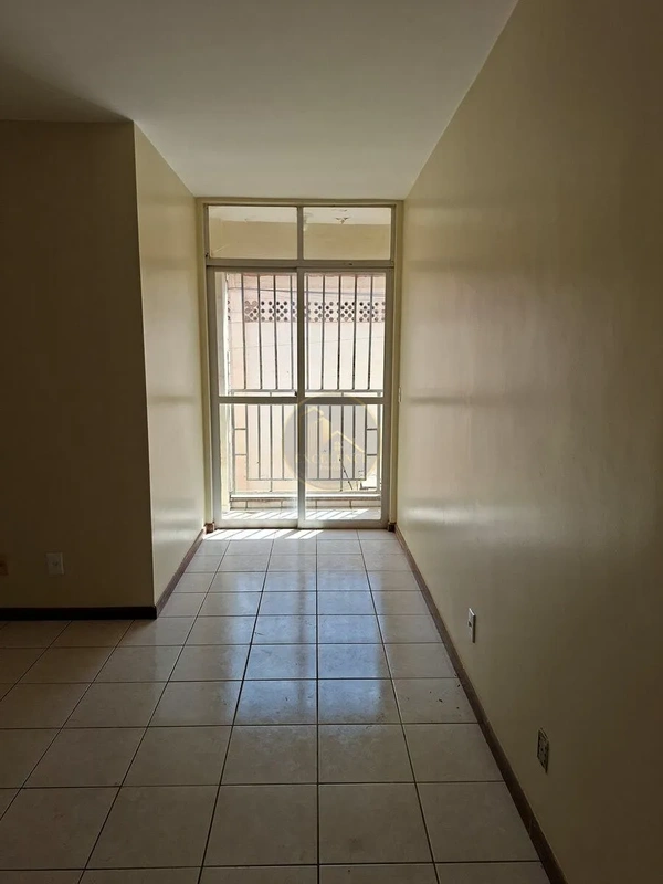 Excelente apartamento desocupado e escriturado em ótima localização no Setor Ind...