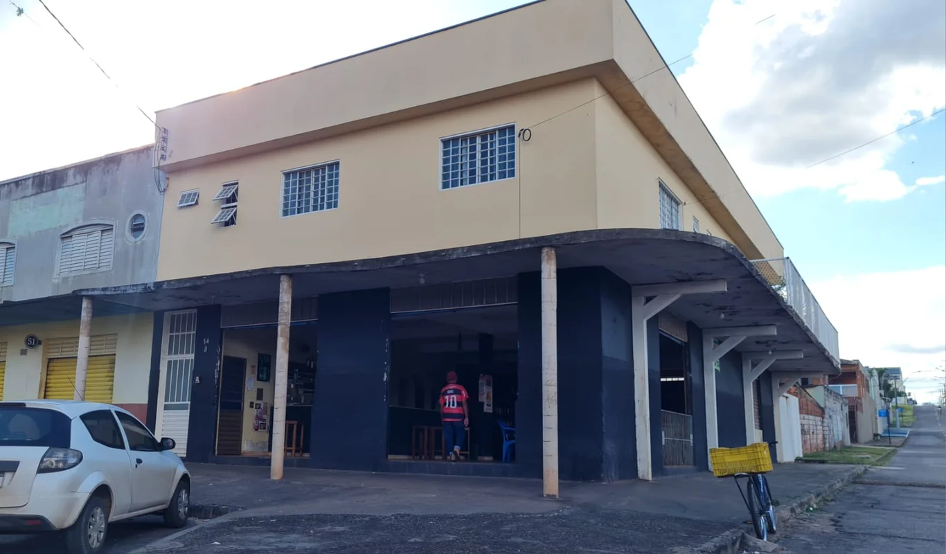 Escritório Imobiliário Ney Linhares vende:Um prédio na Q 14 do Setor Leste com 2...