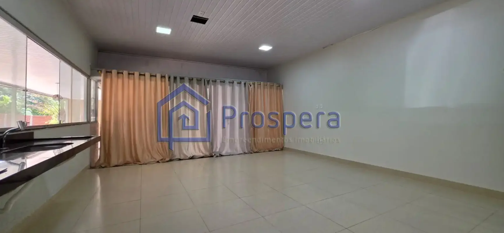 Oportunidade para quem busca morar bem e com segurança! Casa com ambientes integ...