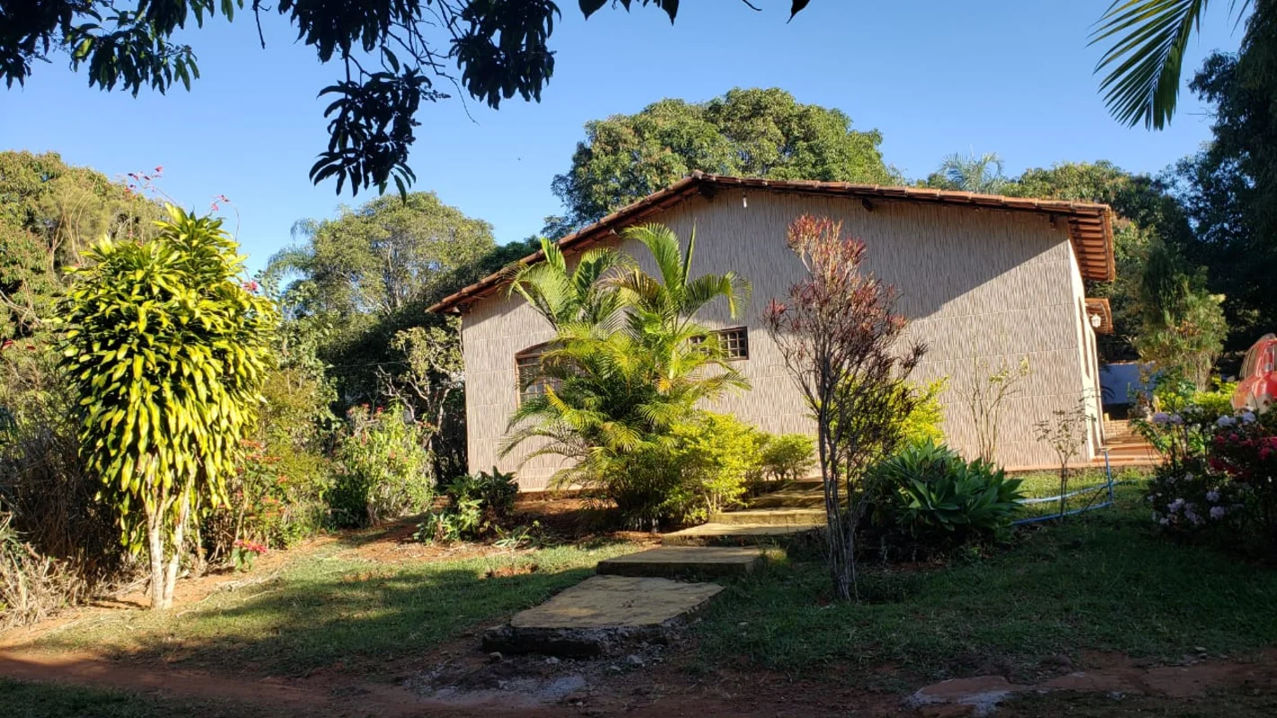 Escritório imobiliário Ney Linhares vende:Uma chácara na Ponte Alta com:3 casas:...