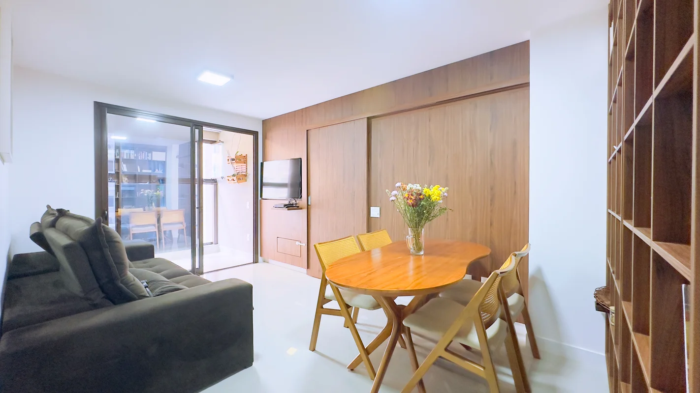Venha se encantar por este apartamento que pode ser seu novo lar!             Co...