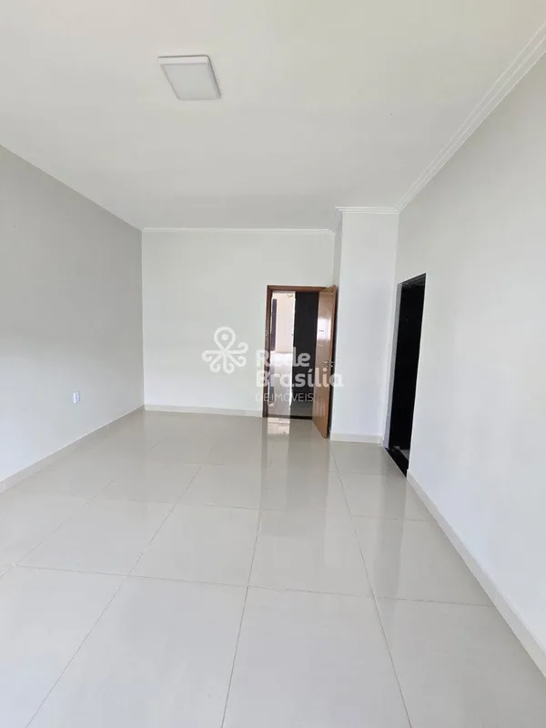 Casa nova no Setor Habitacional Arniqueira, com 435mt² de área construída.3 quar...