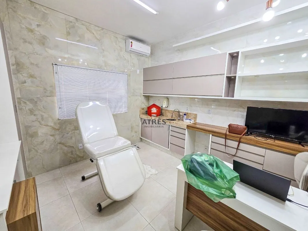 Sala comercial com aproximadamente 12m² repleta de armários instalados, ar condi...