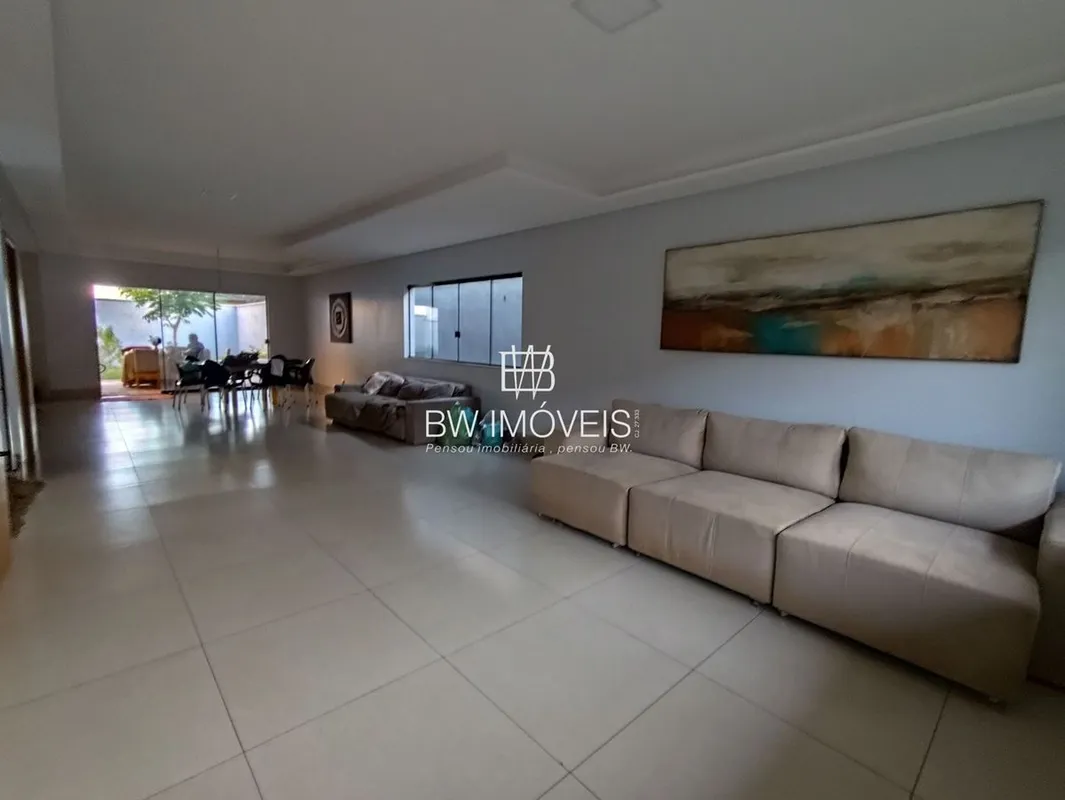 Sobrado Alto Padrão, 3 suítes, Quintal amplo, Salas e suítes amplas (em uma das ...