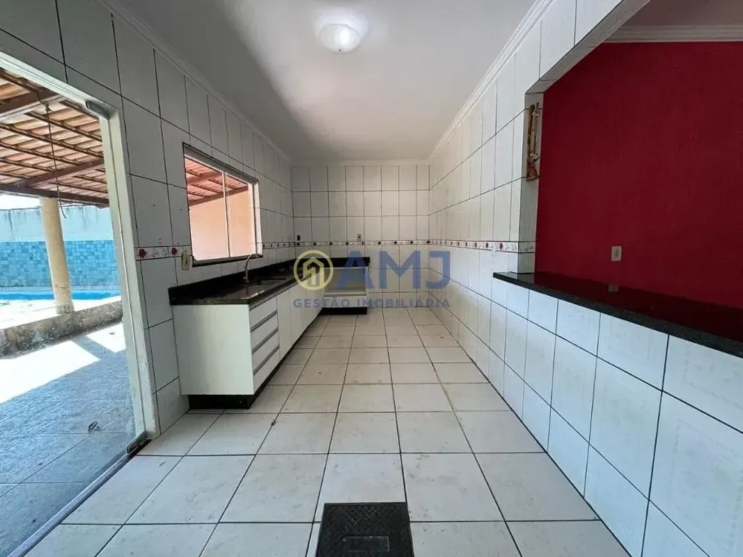 Ampla Casa no Setor Garavelo Park!- Área do lote 360m²;- Área construída 159,60m...