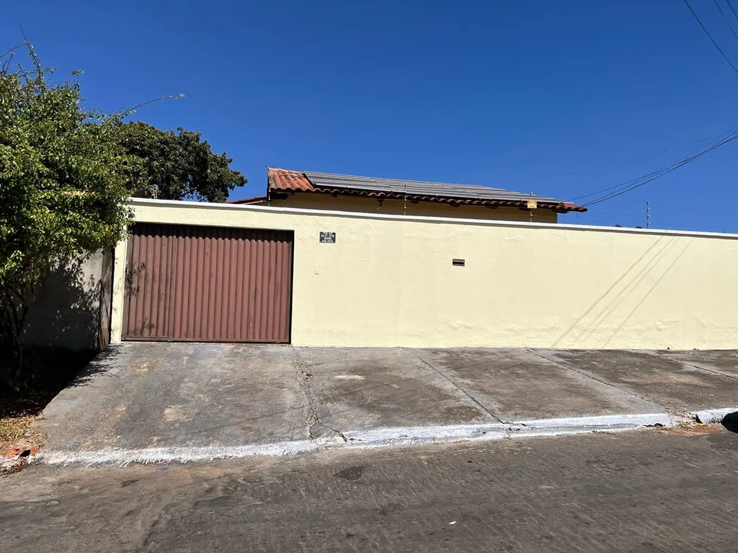 Casa ampla com 4 quartos, sendo 1 suíte, localizada em uma das regiões mais valo...