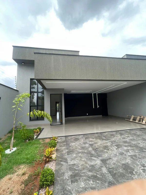 Imóvel de alto padrão com 168 m² de construção em lote de 255 m². Conta com 3 su...