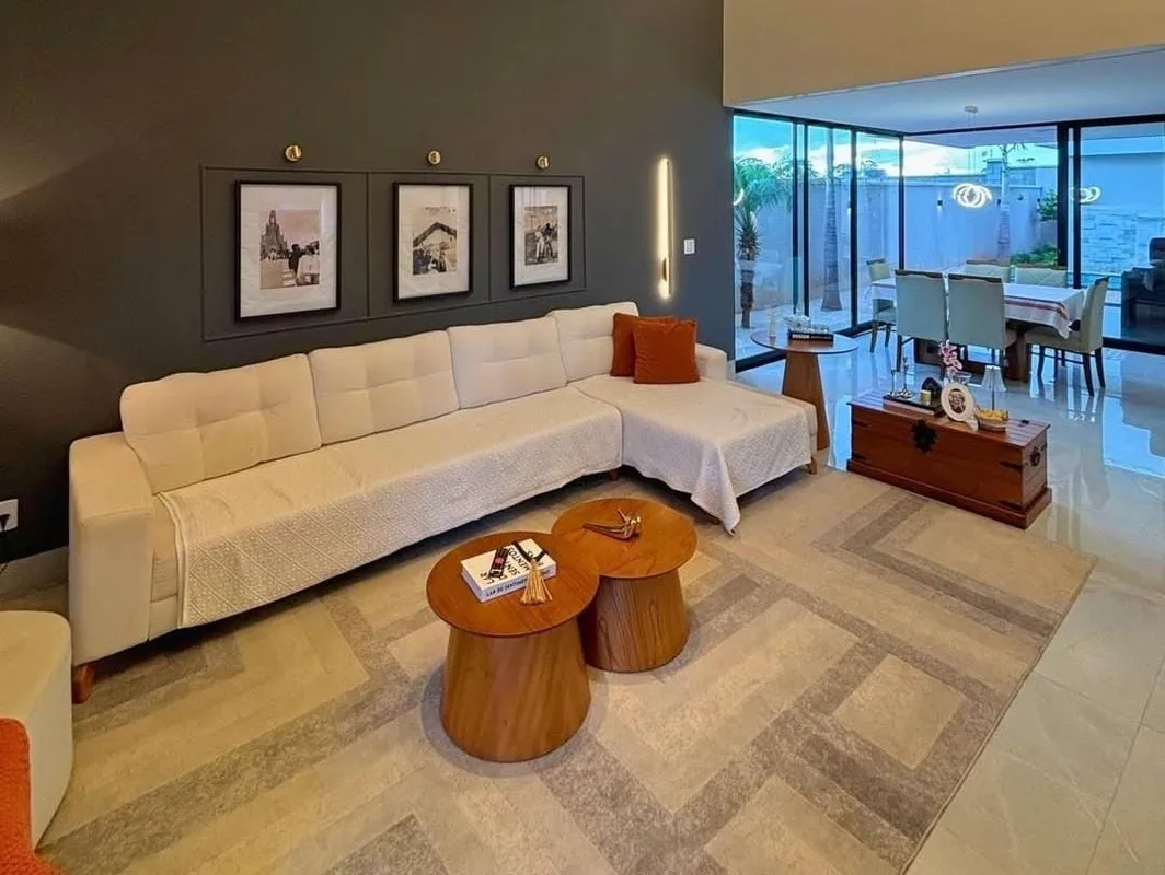 Casa Condomínio Terras Alphaville 1 em Senador Canedo.- Área total 360 m²- Área ...