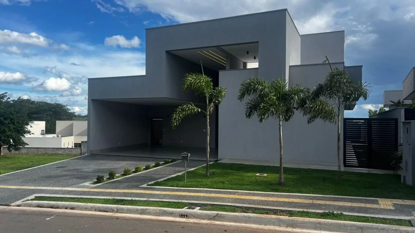 565m de lote. 333 metros construídosCasa alto padrão térrea com 4 suítes grandes...