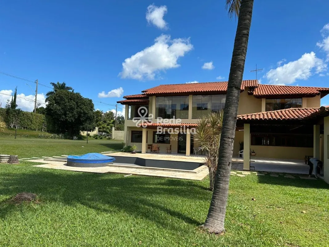 Casa de EsquinaLote 1.100m2 + Área VerdeCasa com 500m2$ Quartos Suítes, Escritór...