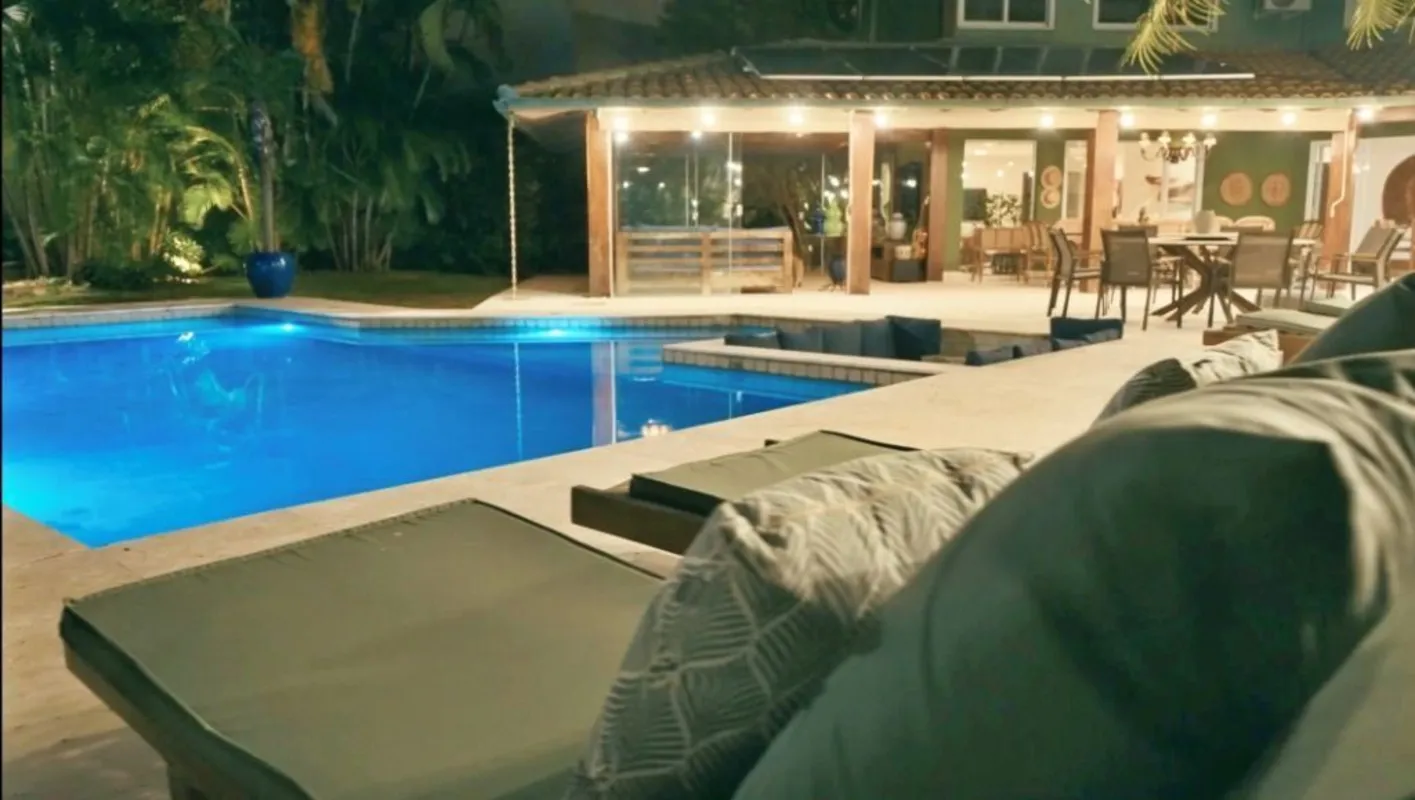 Localizada na privilegiada região do Lago Sul, esta residência impressiona pelo ...