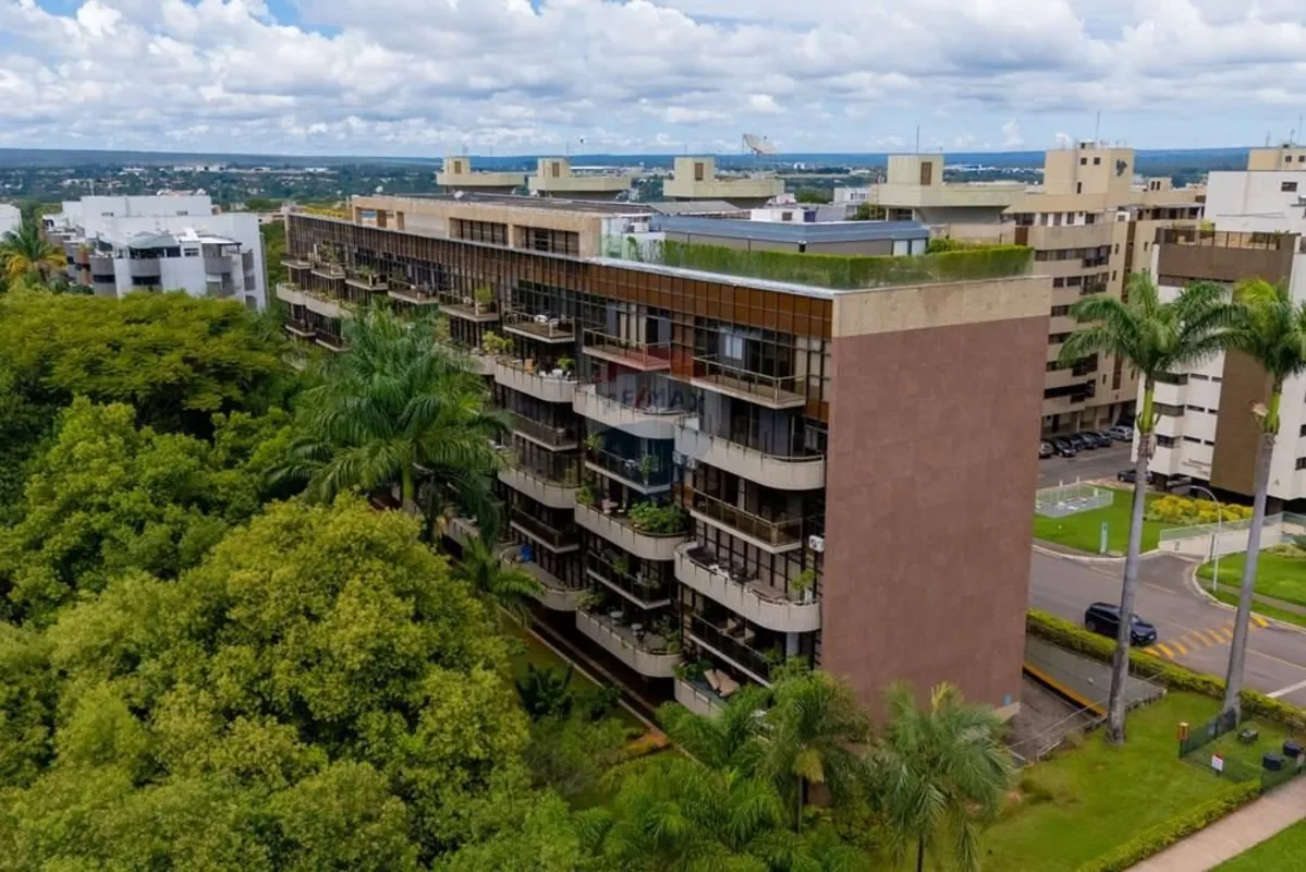 Um Clássico Pronto para sua AssinaturaUm Convite à Personalização no Coração de ...