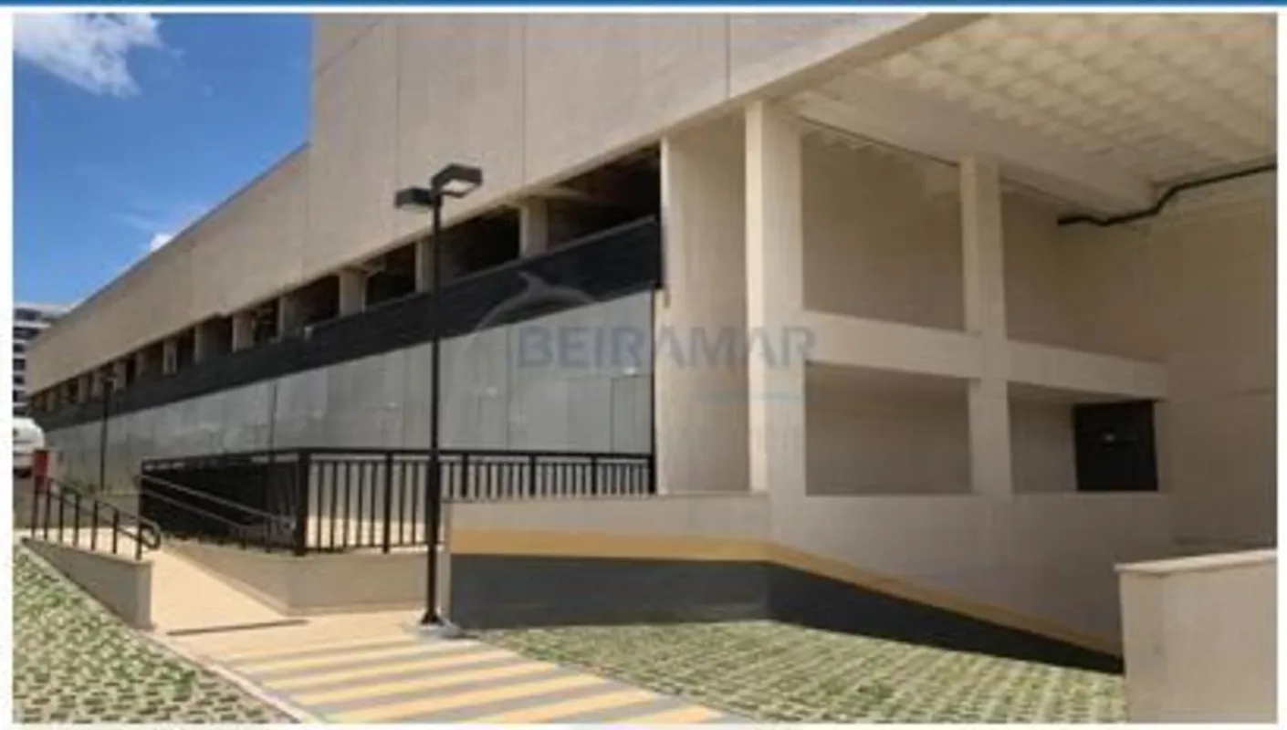 A loja de 52,99m² no térreo do Kimberley Plain Residence e Mall, localizado na Q...