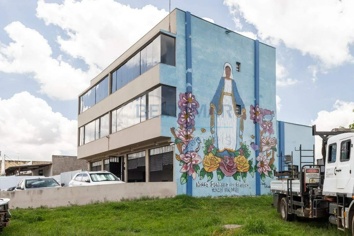 Prédio comercial com uso misto (lojas + unidades residenciais tipo kitnet);Ideal...