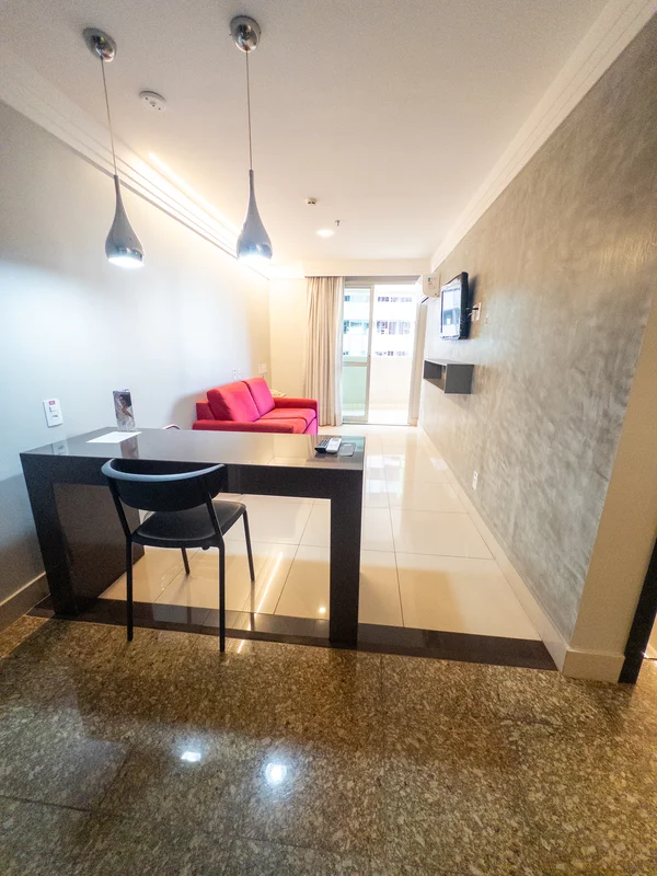 Vendo lindo flat com reforma atual e moderna. O apartamento conta com 1 suíte e ...