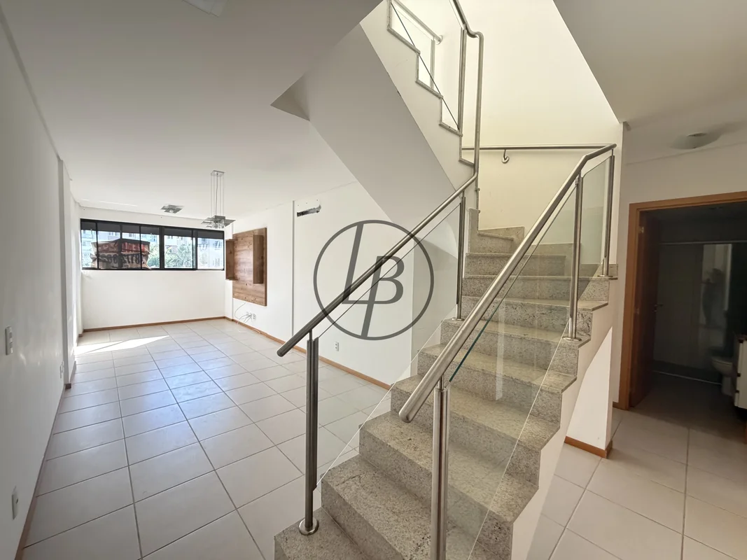Descubra um apartamento de alto padrão no coração de Brasília: localizado na SQN...