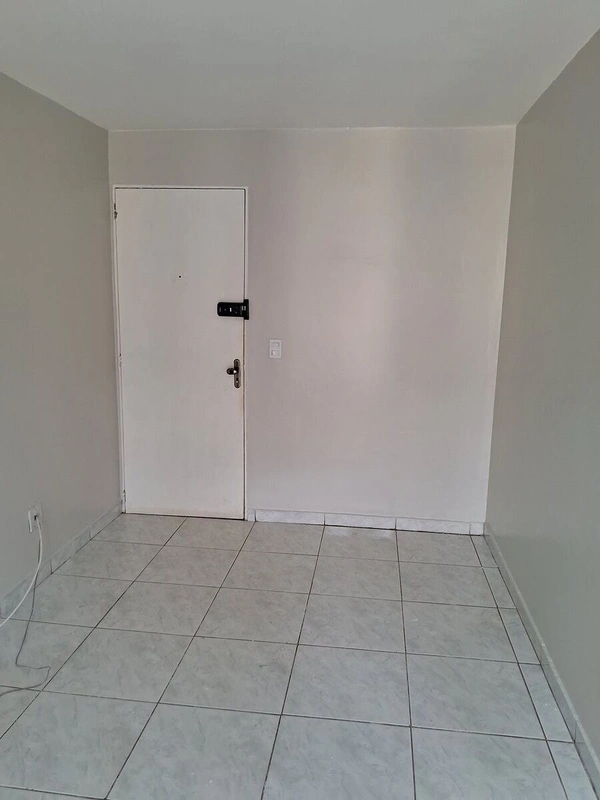 TRAJANO ALUGA:APARTAMENTO NO SETOR CENTRAL GAMA, COM 02 QTS, SALA, COZINHA COM A...