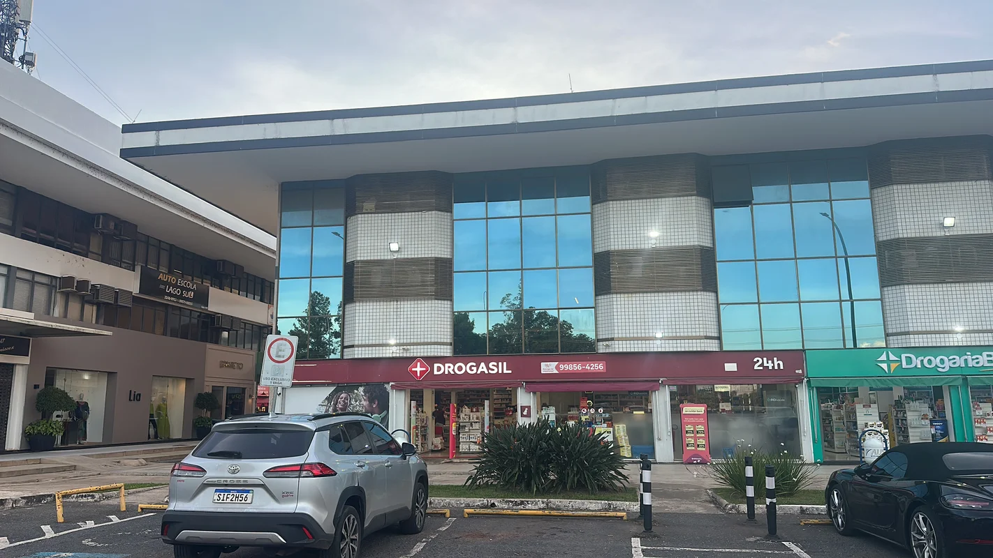 Vendo 2 lojas, cada uma com 85m2, no valor de R$ 1.600.000,00, ambas com subsolo...