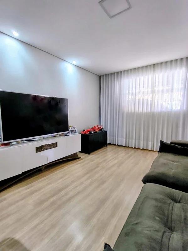 Casa térrea, sala, 3 quartos, 1 suíte, cozinha planejada + sala de jantar, varan...