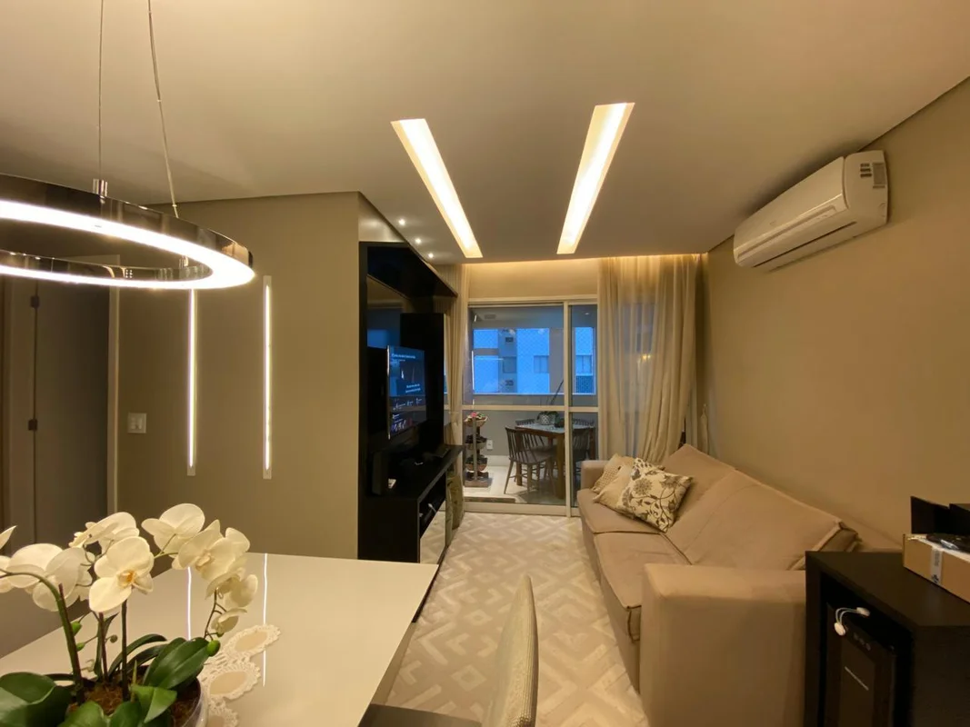 Descubra um aconchegante apartamento no Mozart Residence, localizado na Rua 31, ...