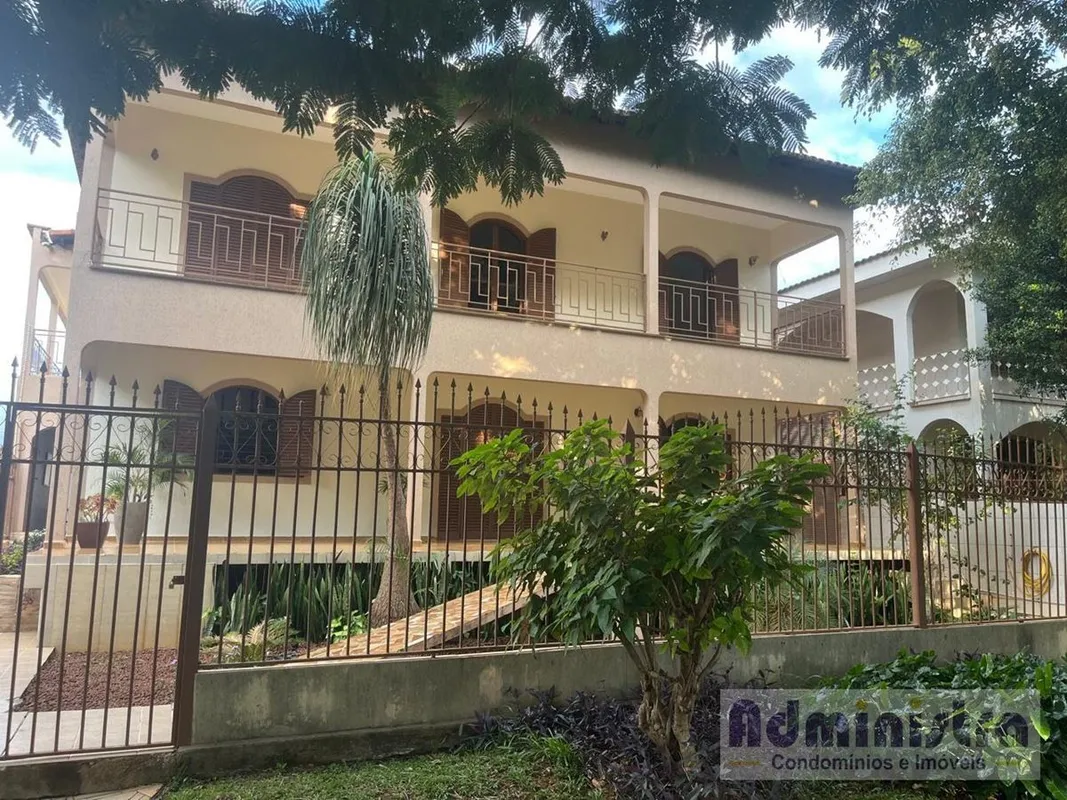 Excelente casa de 2 pavimentos em ótimo estado de conservação, composta de 2 pav...