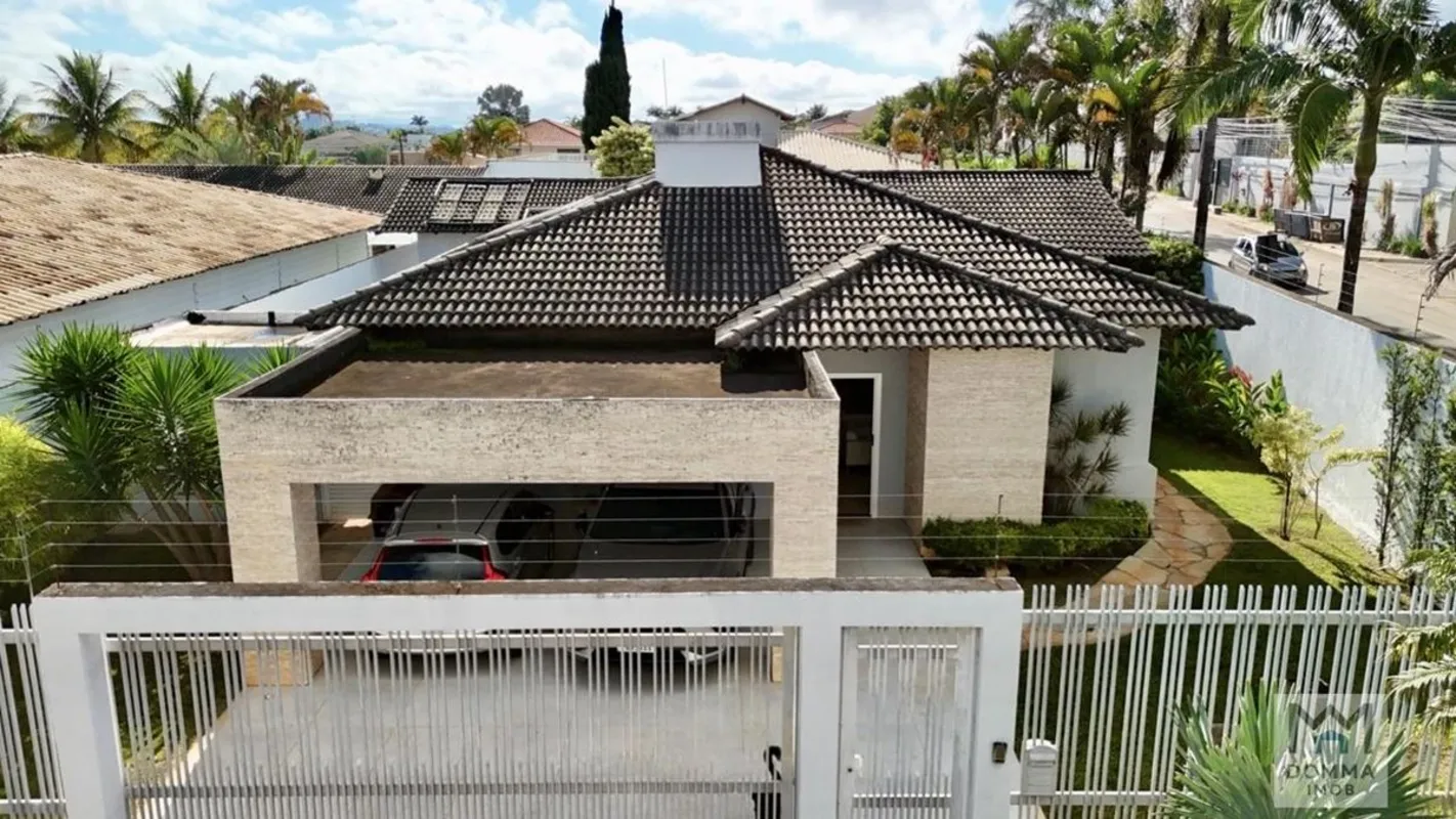 CASA À VENDA EM ARNIQUEIRAS 4 QUARTOS - PISCINA AQUECIDA - LOTE 800M² - ESCRITUR...