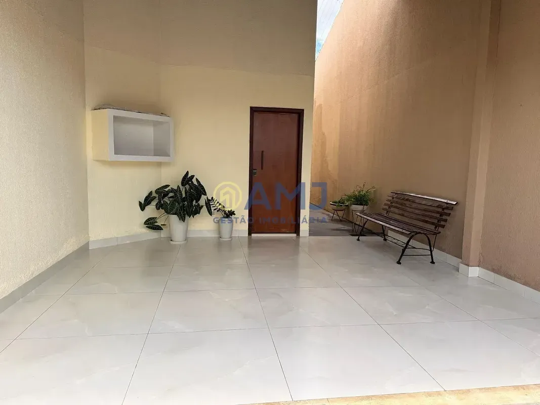 Casa à Venda no Residencial Canadá GoiâniaEsta casa está situada em um lote de 2...