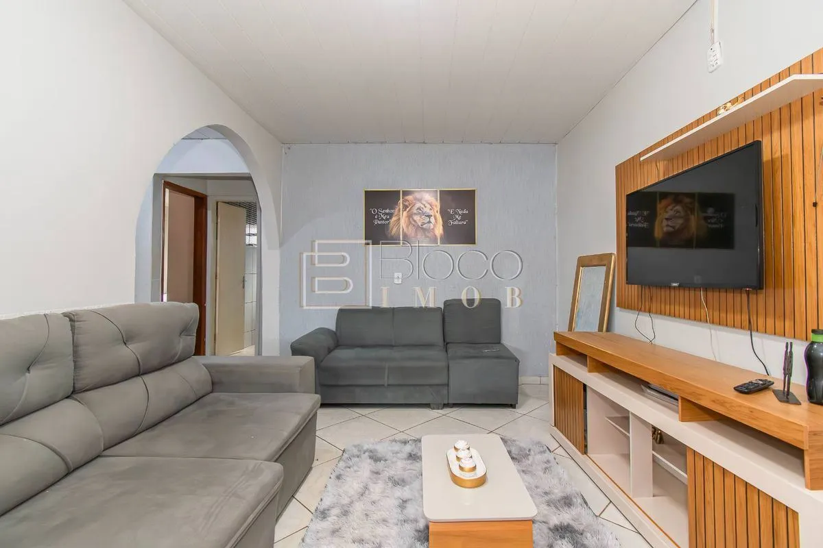 VENDO Excelente casa com 3 quartos sendo 1 suíte na Quadra 304 de Recanto das Em...