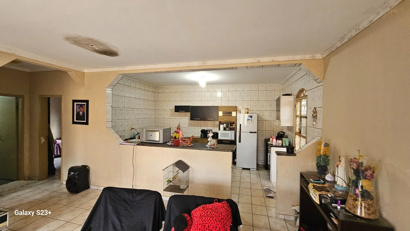 Escritório Imobiliário Ney Linhares vende:Um imóvel com 2 casas na Qd. 10 do Set...
