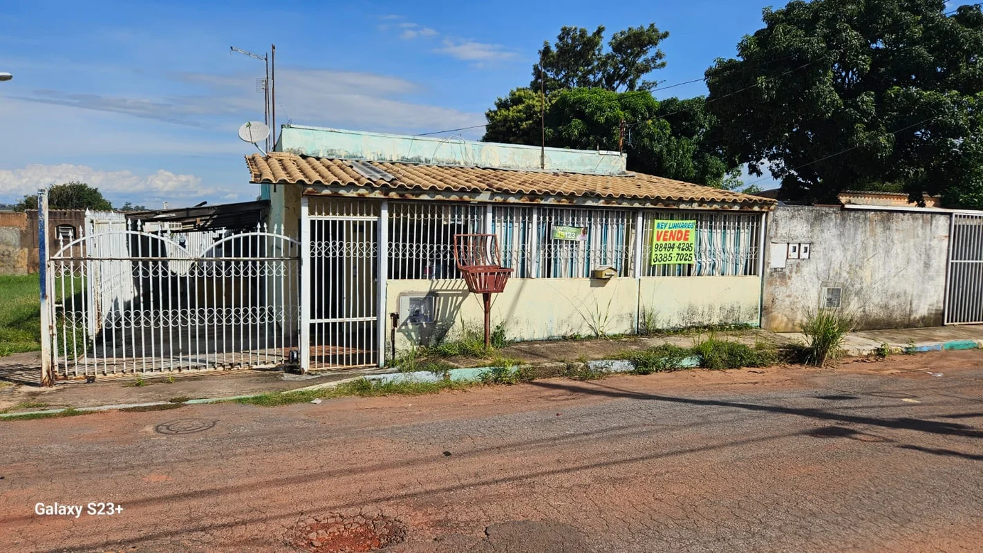 Escritório Imobiliário Ney Linhares vende:Um imóvel na Qd 07 do Setor Leste Gama...