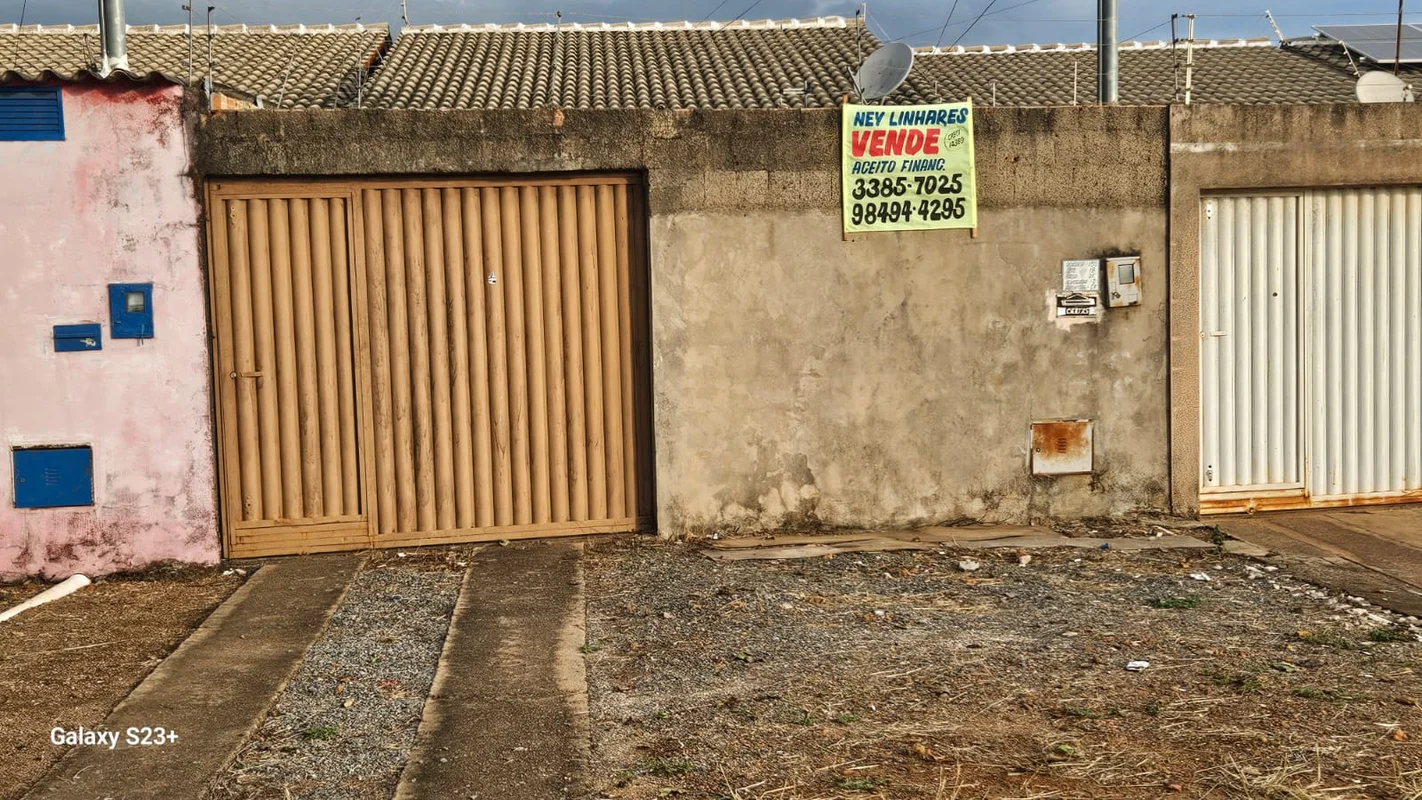 Escritório Imobiliário Ney Linhares vende:Uma casa no Condomínio Salerno XVII Lu...