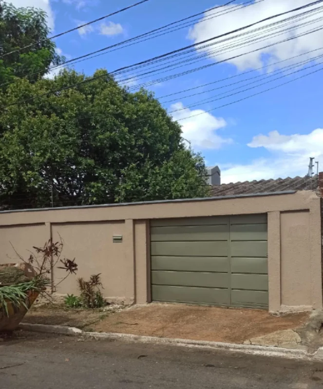 Descubra uma casa aconchegante na Rua 608, QUADRA 532 LOTE 1, no Setor São José,...
