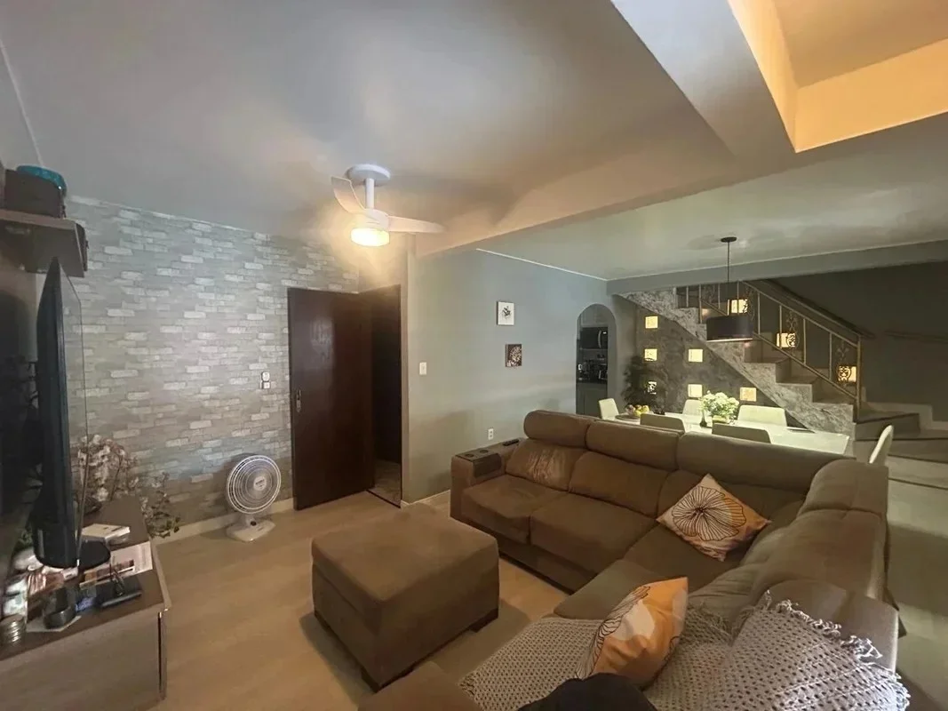 Excelente sobrado com casa de fundos – conforto, espaço e localização estratégic...