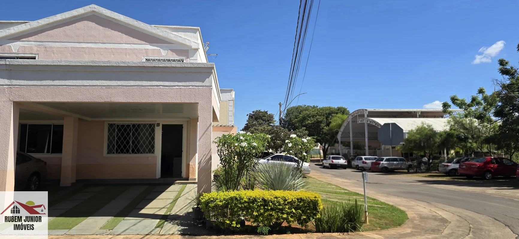 CASA DE ESQUINA | 110m² | 3 VAGAS | JARDINS MANGUEIRAL – QC 02Se você procura es...