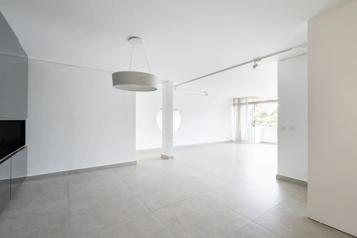 Situado em tranquila quadra da Asa Sul, este apartamento oferece uma localização...