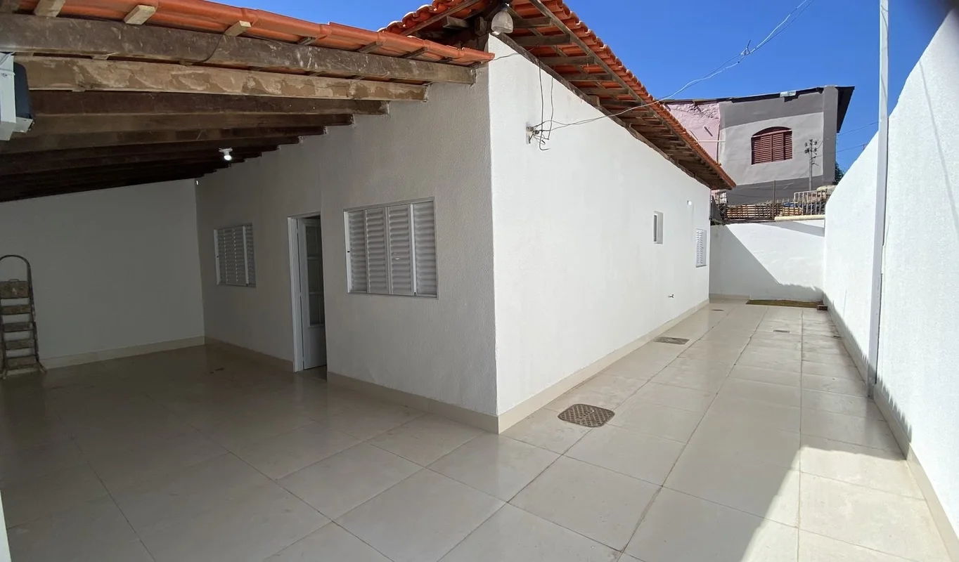 *SAMAMBAIA NORTE QR 609*ÓTIMA CASA TODA NA LAJE, DE ESQUINA, RECÉM REFORMADA, CO...